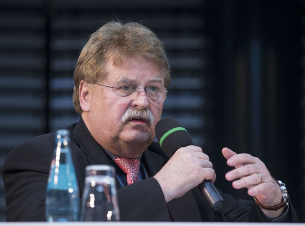 Elmar Brok dilettiert als politischer Onkologe