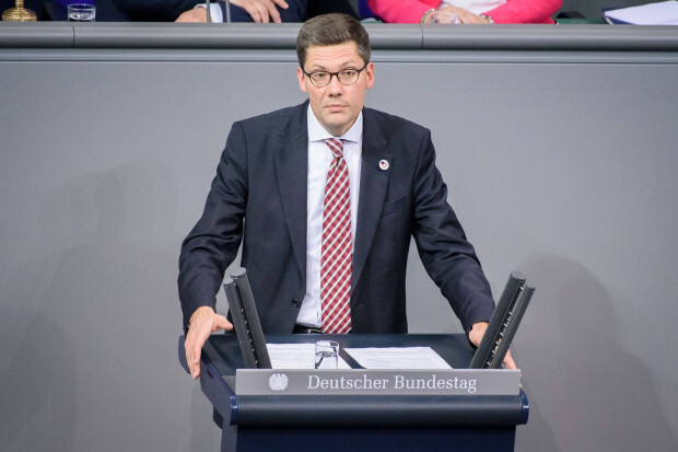 Ost-Beauftragter Hirte gefeuert – Linke fordern weitere „Säuberungen” von Merkel