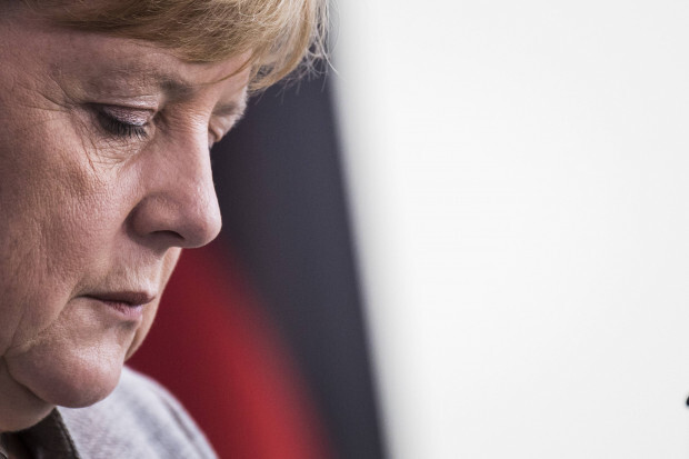 Merkel nun unübersehbar allein zuhaus‘