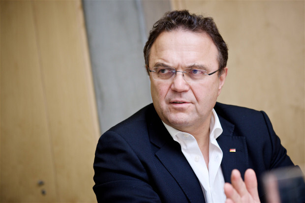 Bundestagsvize Hans-Peter Friedrich kritisiert in TE-Interview Merkel: „In Wortwahl danebengegriffen“