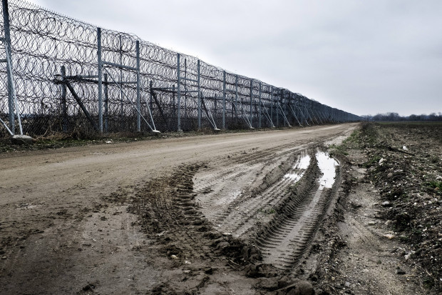 Griechenland baut Grenzzaun, Türkei murrt