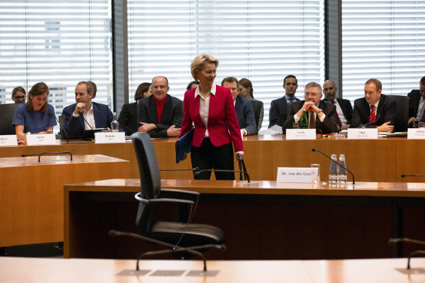 Freispruch Erster Klasse für Ex-Verteidigungsministerin von der Leyen