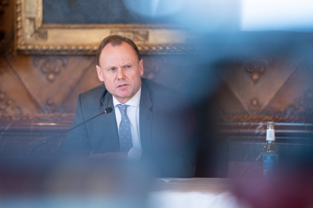 Hamburg: „Party-Senator“ bricht Corona-Regeln der eigenen Behörde