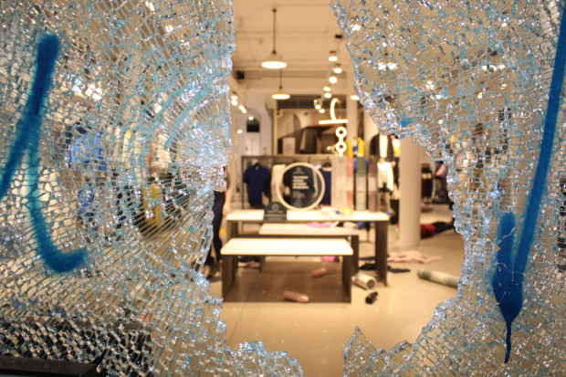 Eine kleine Typologie vom Aufstand gegen die Ordnung und vom Plündern