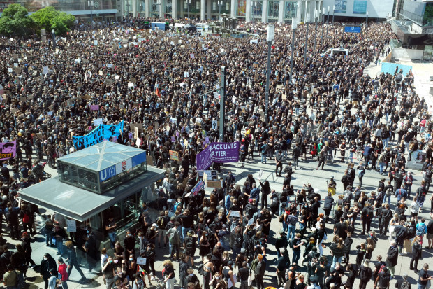 Neue Doppelmoral: unerwünschte und erwünschte Demonstrationen