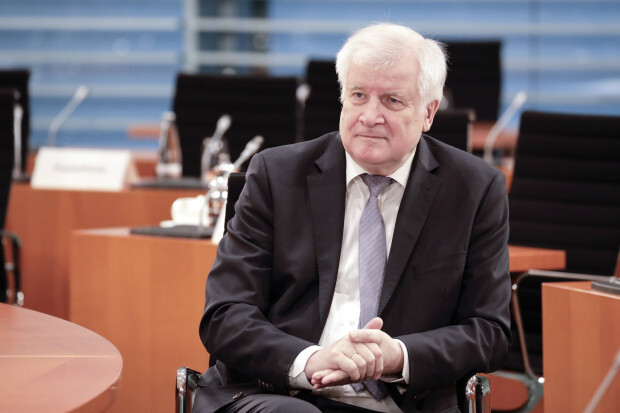 Horst Seehofer will den Polizei-Hass der „taz“ nicht kritisieren