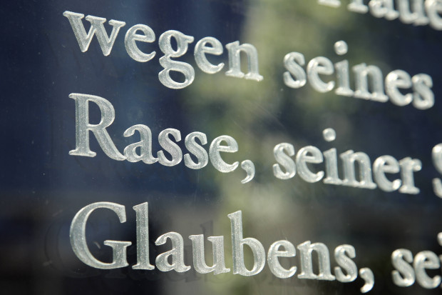 „Rasse“ raus aus dem Grundgesetz? Nur ein Schritt der Sprachreiniger