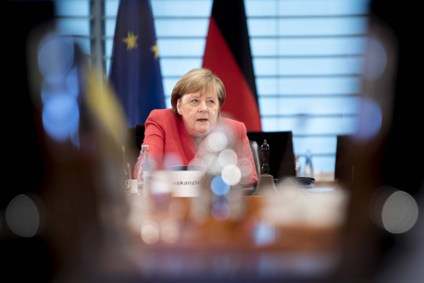 Merkel hält Hof vor geladenen Medien und fordert/verkündet „deutschen Akt der Solidarität“