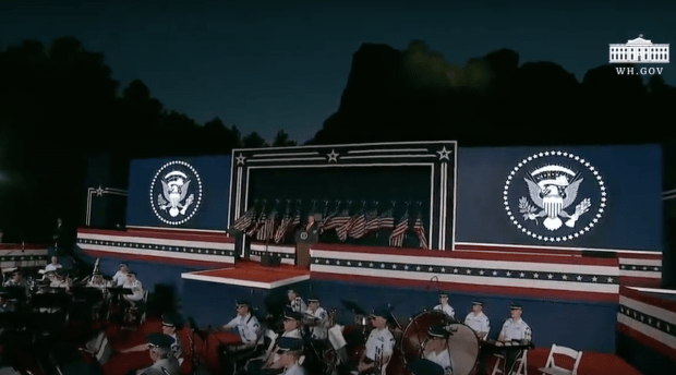 Trump propagiert Freiheit, Merkel nicht