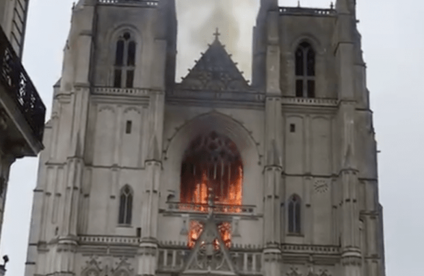 Großbrand in der Kathedrale von Nantes