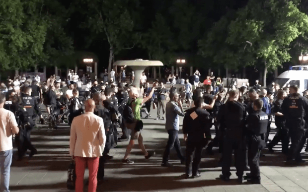 Mit AWO-Peter auf dem Opernplatz