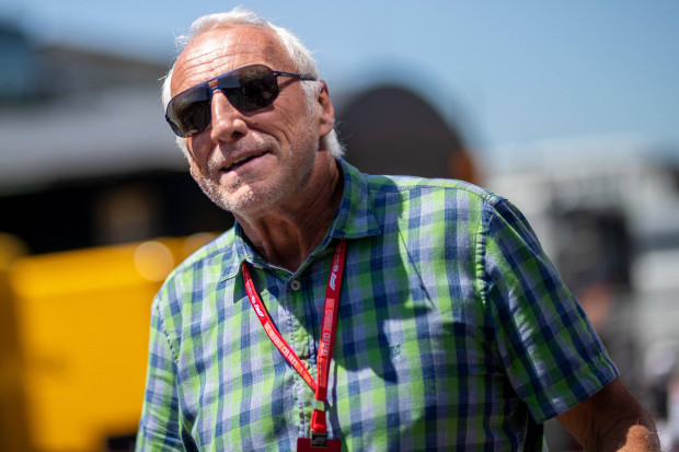 Red-Bull-Besitzer Dietrich Mateschitz im antirassistischen Kreuzfeuer