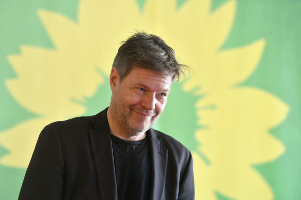 Wirtschaftsjournalisten mögen Habeck lieber als Laschet und Scholz