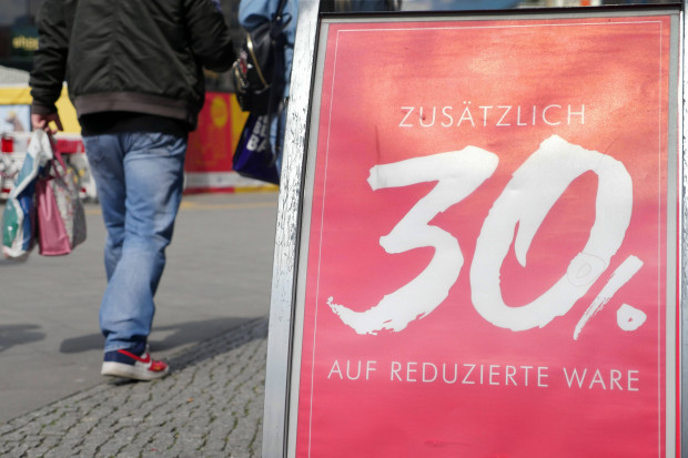 Die meisten deutschen Konsumenten erwarten langfristige Corona-Folgen