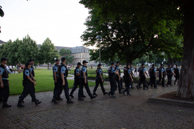 Wieder Hundertschaften der Polizei in Stuttgart im Einsatz: Neue Randale, neue Ausflüchte