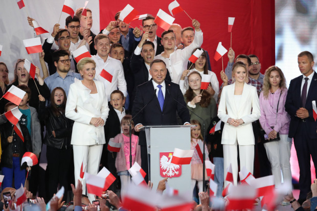 Euphorie und Alarmzeichen: Knapper Wahlsieg für Staatschef Duda