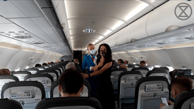 Eurowings zaudert mit Maßnahmen gegen Extinction Rebellion Störer