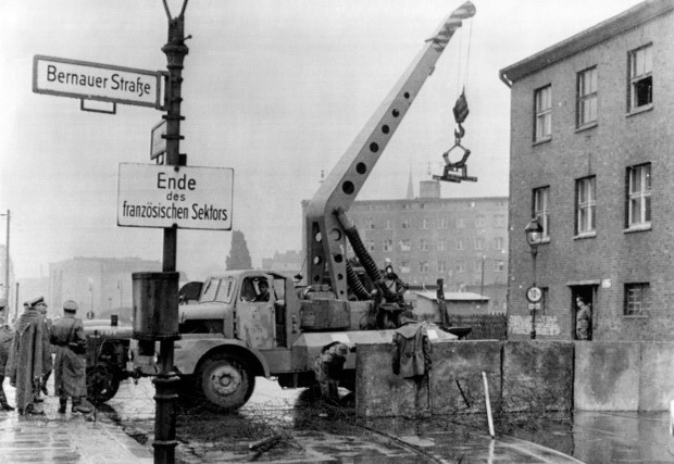 Der Pflichttermin und schon welken die Kränze