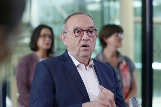 Migranten aus Moria: Walter-Borjans will mehr