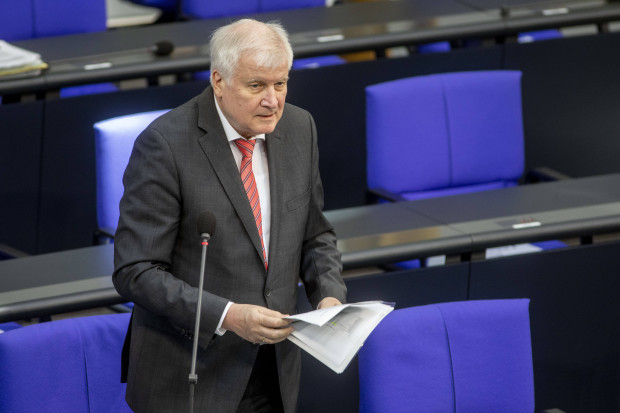 Der zynische Seehofer: Dank an Griechenland, dem man zugleich in den Rücken fällt