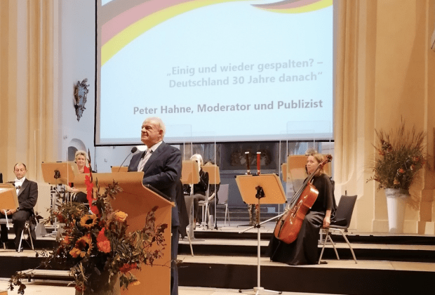 Peter Hahne: Vergebliche Proteste von links gegen seine Rede