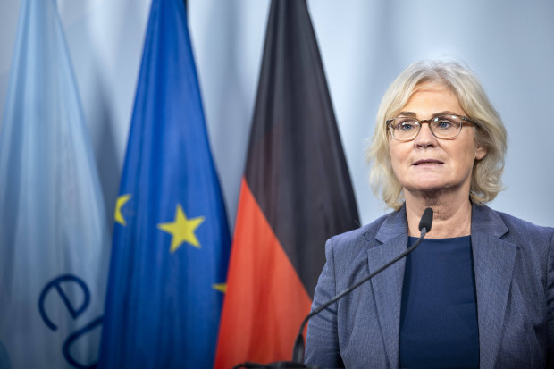 Wenn eine Justizministerin weder Grammatik noch Recht versteht