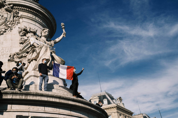 Menschen sind die Backsteine, aus denen die Gesellschaft gebaut wird