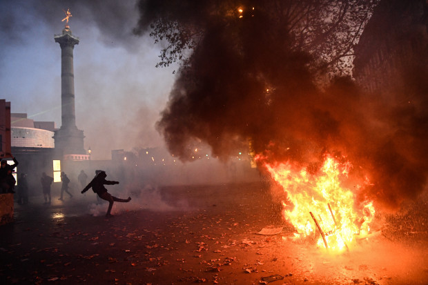 Der Staat zwischen allen Stühlen