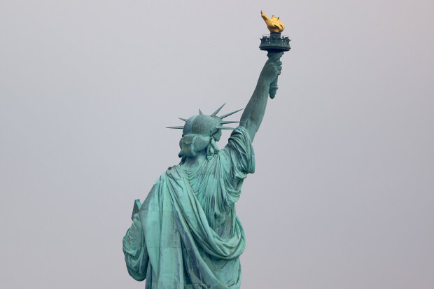 Lockdown und das Ende der Demokratie: Mit dem Fußtritt der Regierungen in den Posthumanismus