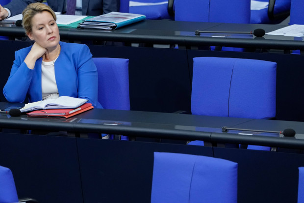 Giffey hin, Giffey her, zurücktreten ist doch nicht so schwer …