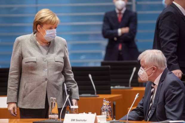 Merkel zieht trotz massiver Kritik voll durch