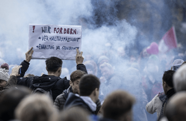 Die dünne rote Linie