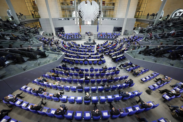 Die Parteien bedienen sich selbst