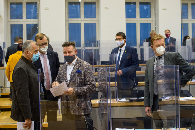 23 von 30 CDU-Abgeordneten reichen zur Ablehnung der Gebührenerhöhung