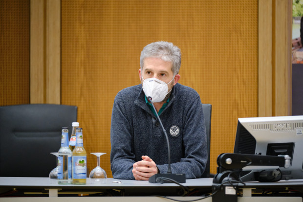 Tübingens OB Palmer hält der Coronapolitik von Merkel und Co. den Spiegel vor