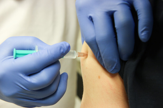 Umfrage Uni Erfurt: Gesundheitspersonal weniger impfbereit als andere