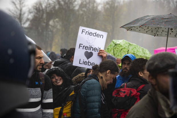 Wie aus Querdenkern plötzlich rechtsradikale Putschisten werden