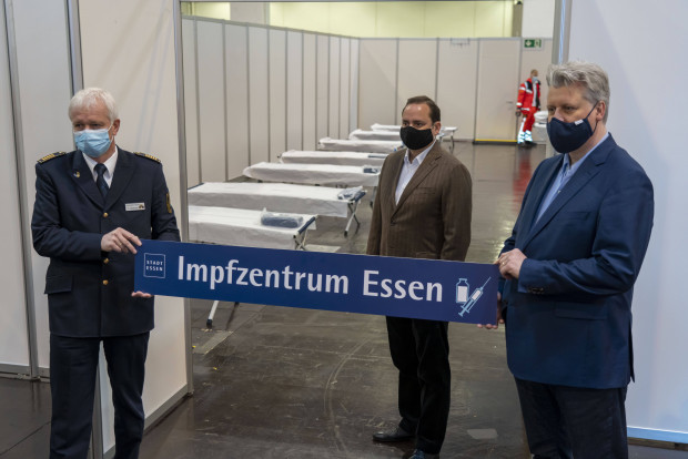 Corona-Impfung: staatliche Pflicht oder Zwang durch den „Markt“?