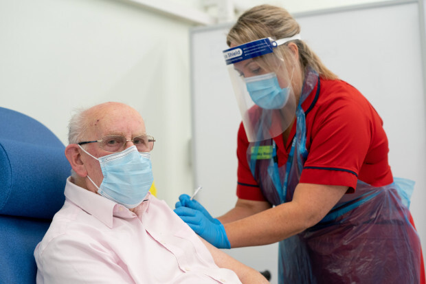 Einfach impfen, weil die Politik ratlos in Maßnahmen gefangen ist, die nicht wirken?
