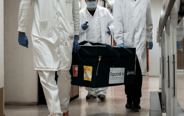 Die EU kann keinen Impfstoff bereitstellen, aber Russland und China können