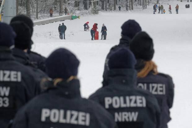 Weiße Pracht: Polizei im Einsatz gegen das Schneevergnügen