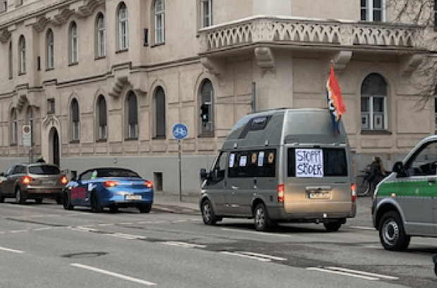 Auto-Demonstranten in München fordern: „Stoppt Söder“