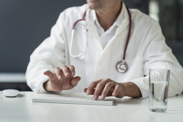 Ärztekammer: Patienten sollen Ärzte melden, die Corona verharmlosen