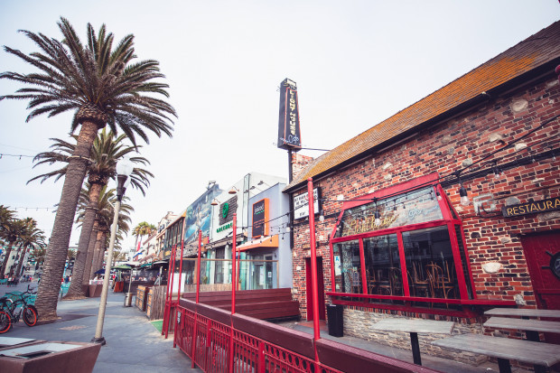 Einmal harter Lockdown, einmal nicht – nahezu gleiche Corona-Zahlen