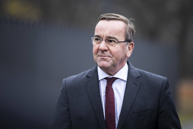 Niedersachsens Innenminister will Antifa-Verbot prüfen