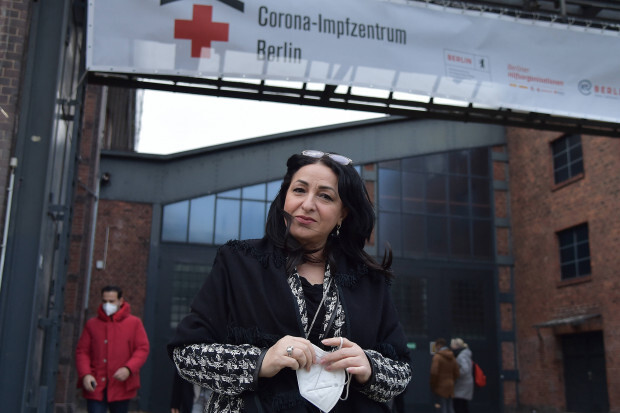 Berliner Gesundheitssenatorin Kalayci blamiert sich im Impfchaos