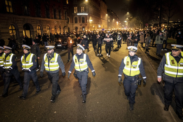 Anti-Lockdown-Krawalle in den Niederlanden und in Dänemark