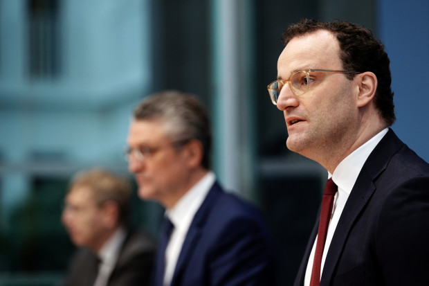 Spahn: „Wenn ein Impfstoff zugelassen ist, wirkt er auch“