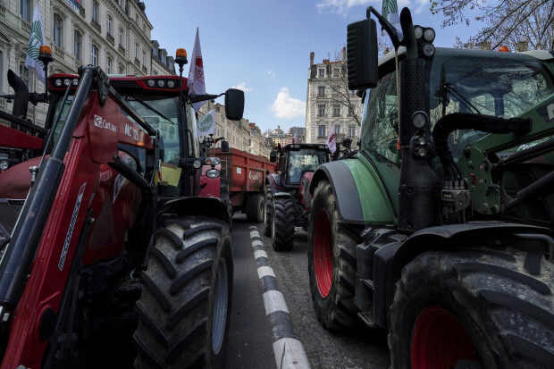 Anhaltende Bauernproteste in Frankreich und Deutschland