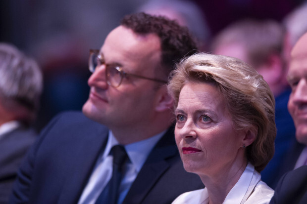 Deutsche geben Spahn und von der Leyen Schuld an der Impfmisere